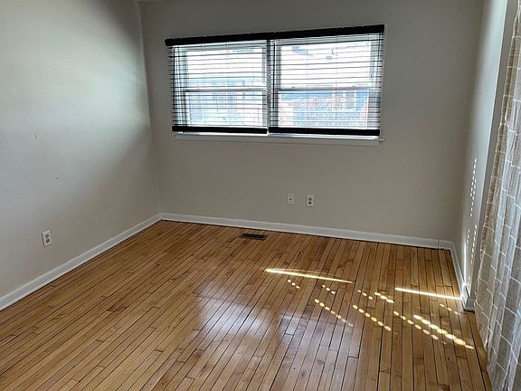 5th image of 1930 Baird St #1