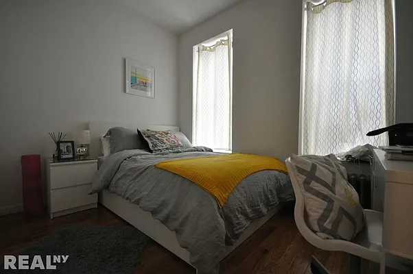 Rented by REAL New York | media 18