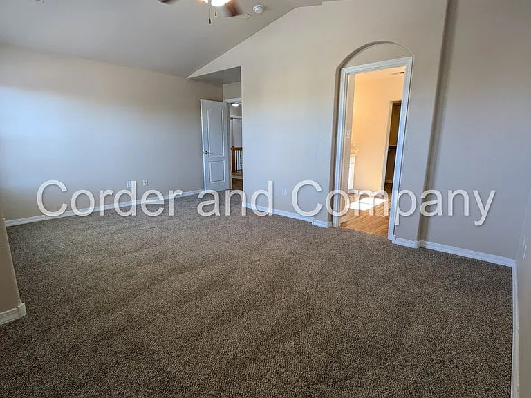 8827 Hampton Ave NE — Photo 28