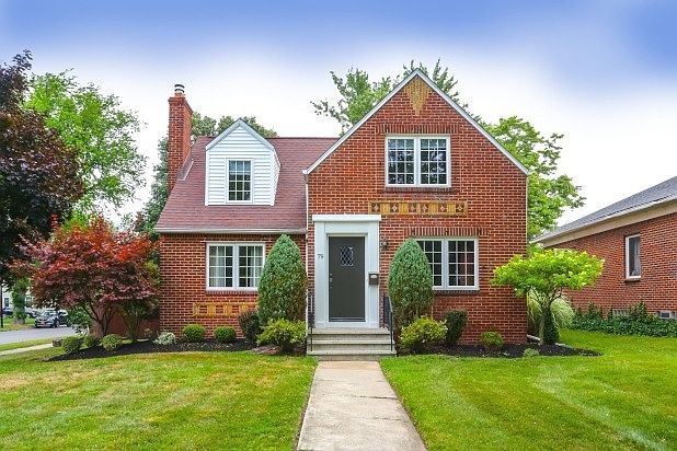 1st image of 79 Endicott Dr