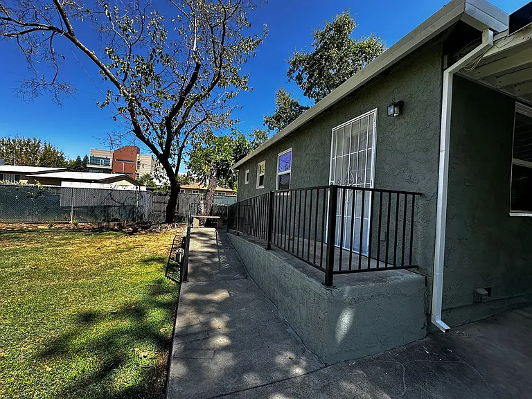 1836 Continental St — Photo 7