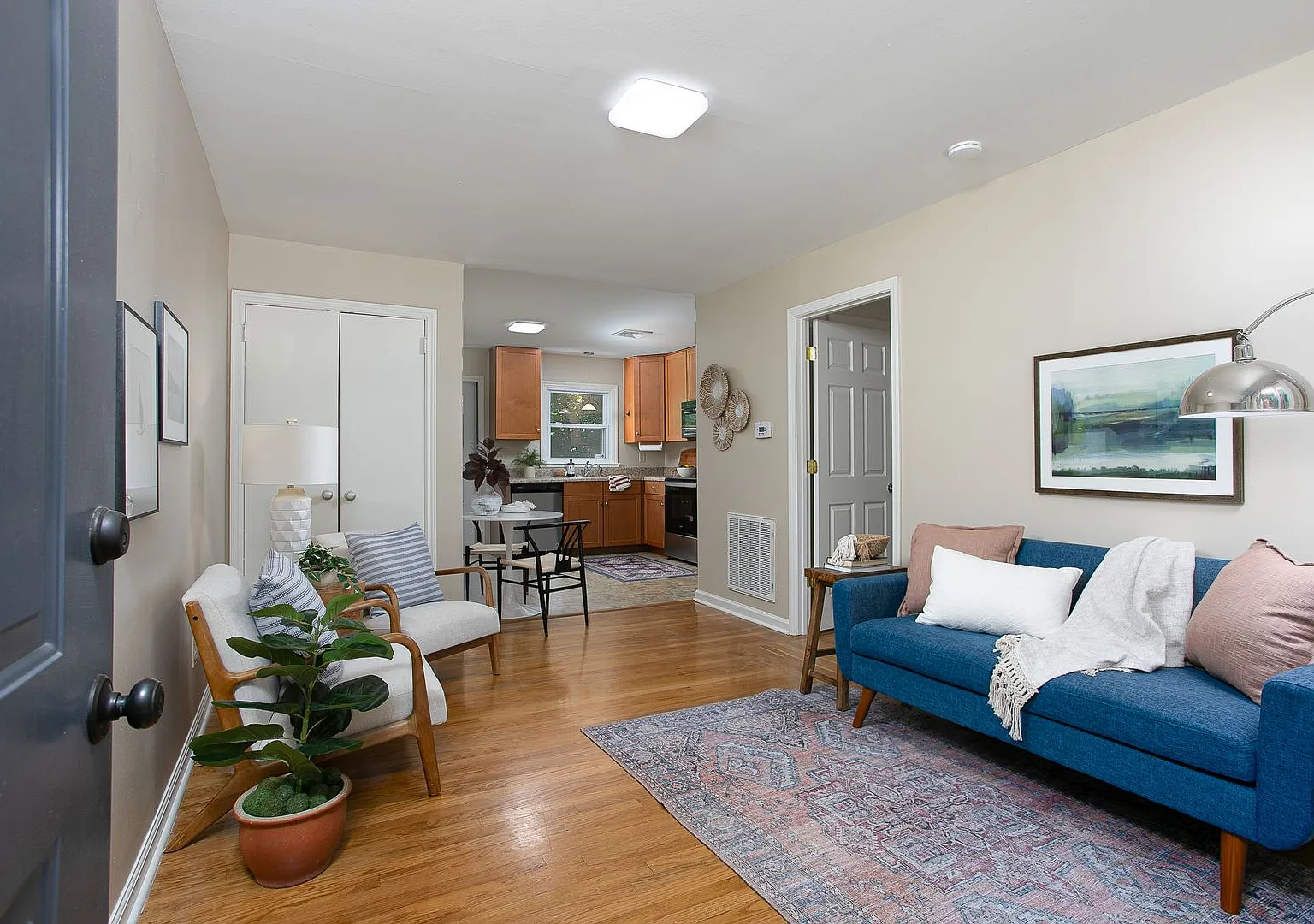 Spacious 1 Bedroom Duplex close to UNC Campus - Updated, Pet Friendly, Private Wooded Lot! — Photo 1