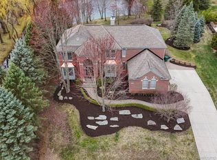 5970 Stonehaven Blvd, Rochester, MI 48306