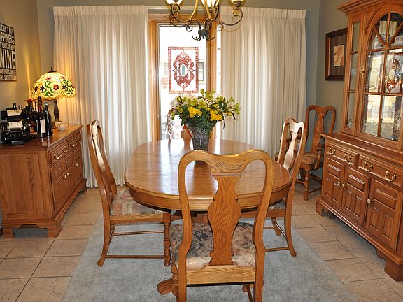 3rd image of 7 Stanford Ct