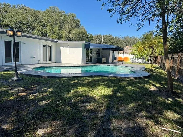 740 Beachwood Ln — Photo 23