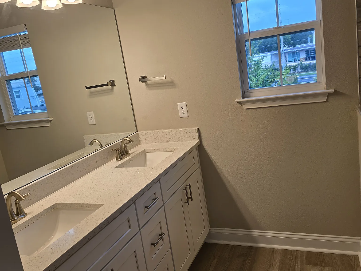3 bed, 2.5 bath, 1731 sqft, $3,200 — Photo 2