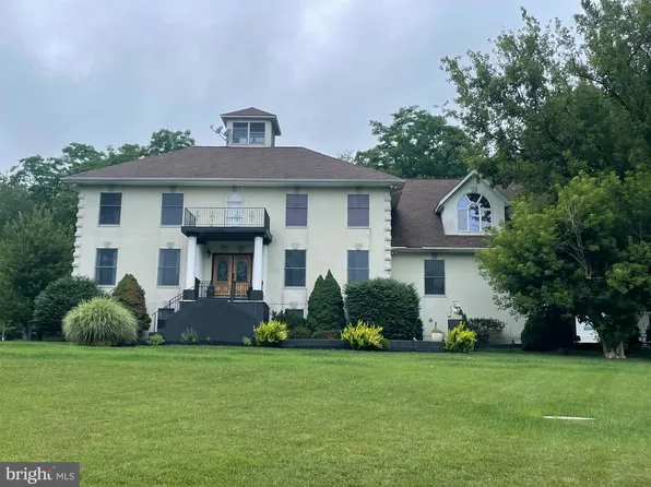 7 Heritage Farm Dr, New Freedom, PA 17349
