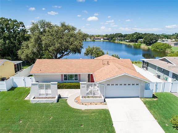 2nd image of 5724 Tanglewood Dr NE