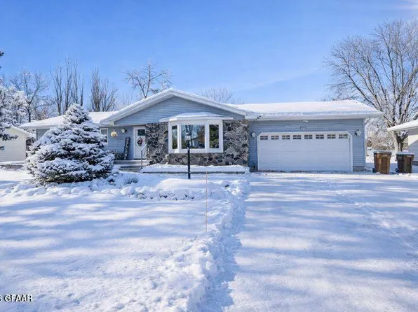 1012 10th Ave SE, East Grand Forks, MN 56721
