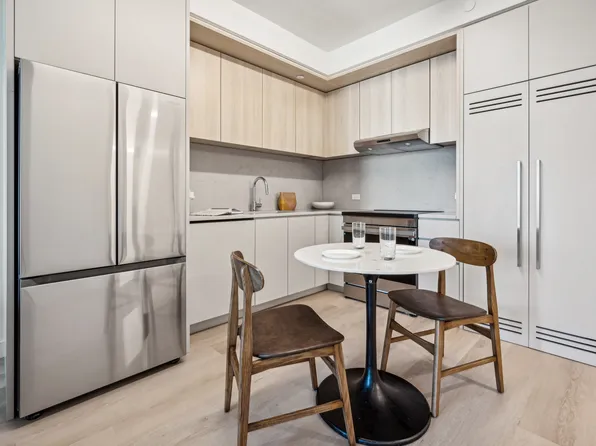 17 Hanover Place 23C image 3 of 7