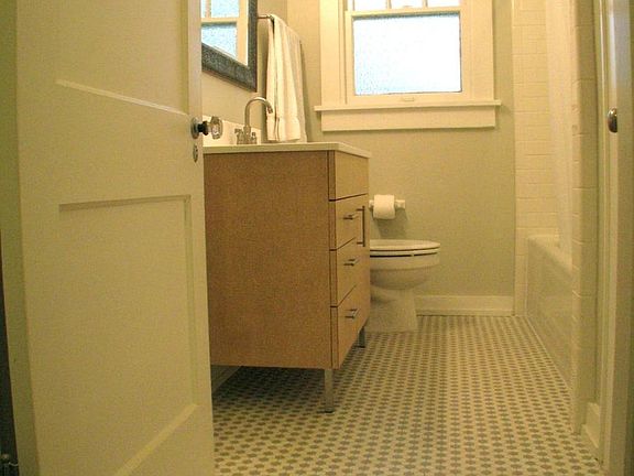 5th image of 615 N Pine St APT 2