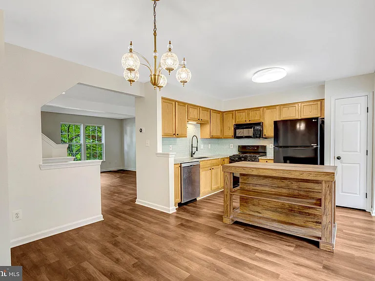 7057 Sauvage Ln — Photo 11