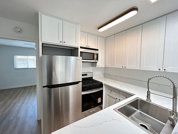 5th image of 1825 Beloit Ave #6807