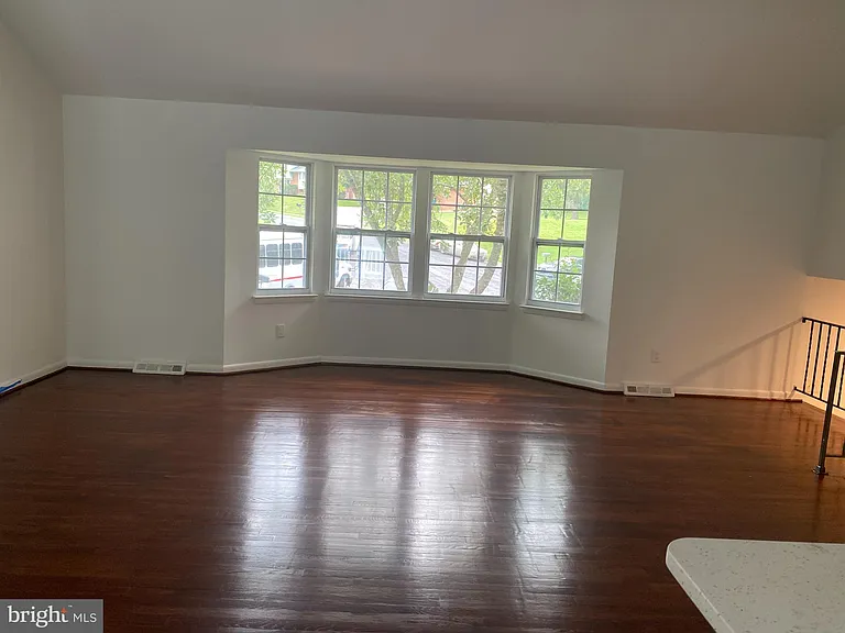 3615 Laguna Ct — Photo 2