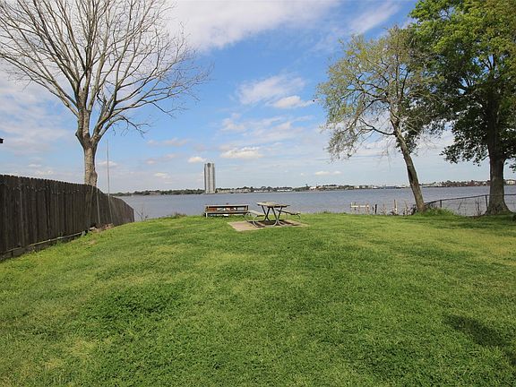 3rd image of 413 Lakeside Dr