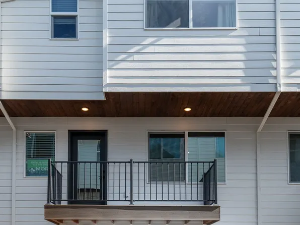 6393 E Burnside St, Portland, OR 97215