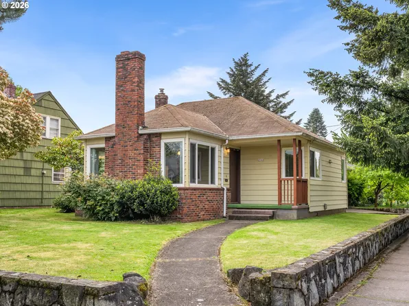 2040 N Rosa Parks Way, Portland, OR 97217