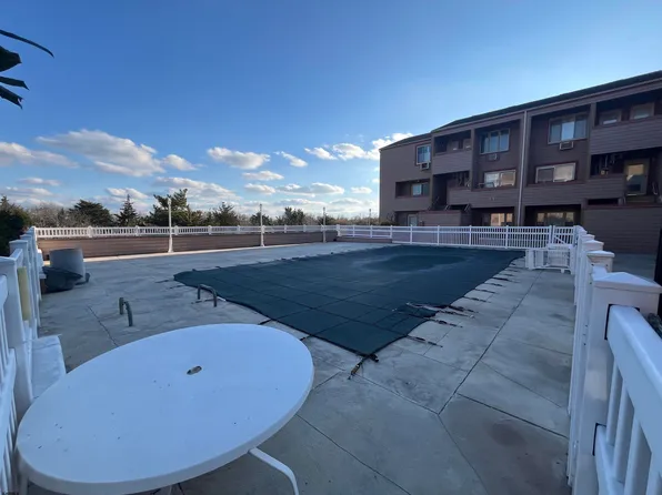 330 42nd St S APT A04, Brigantine, NJ 08203