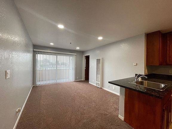 3rd image of 2943 Macarthur Blvd #T205
