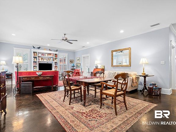 3rd image of 715 Maxwell Ave