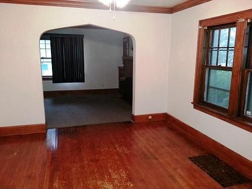 3rd image of 606 N Sunset Ave