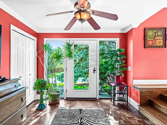 5th image of 300 Harper Ct