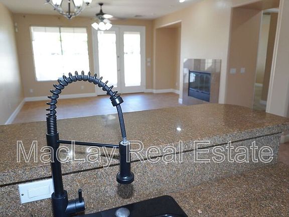 2nd image of 270 W Wisteria Pl
