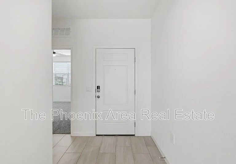 2761 W Seaver Ave — Photo 25