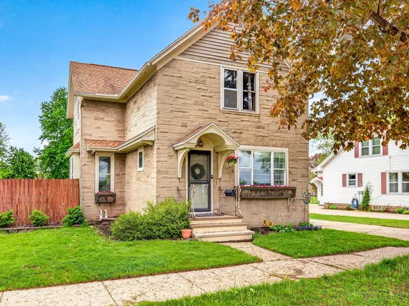 1003 Depot St, Little Chute, WI 54140