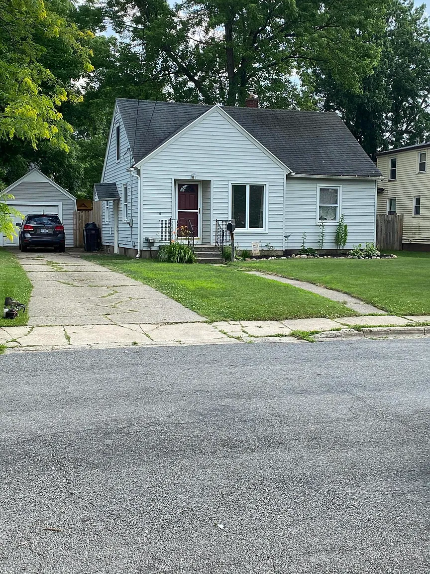 636 W Madison St photo 1