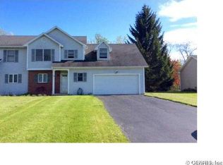 13 Hampton Ln, Fairport, NY