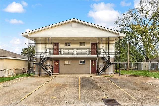 2 bed, 1.0 bath, 804 sqft, $1,150 — Photo 1