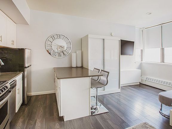 3rd image of 150 W 51st St #2111