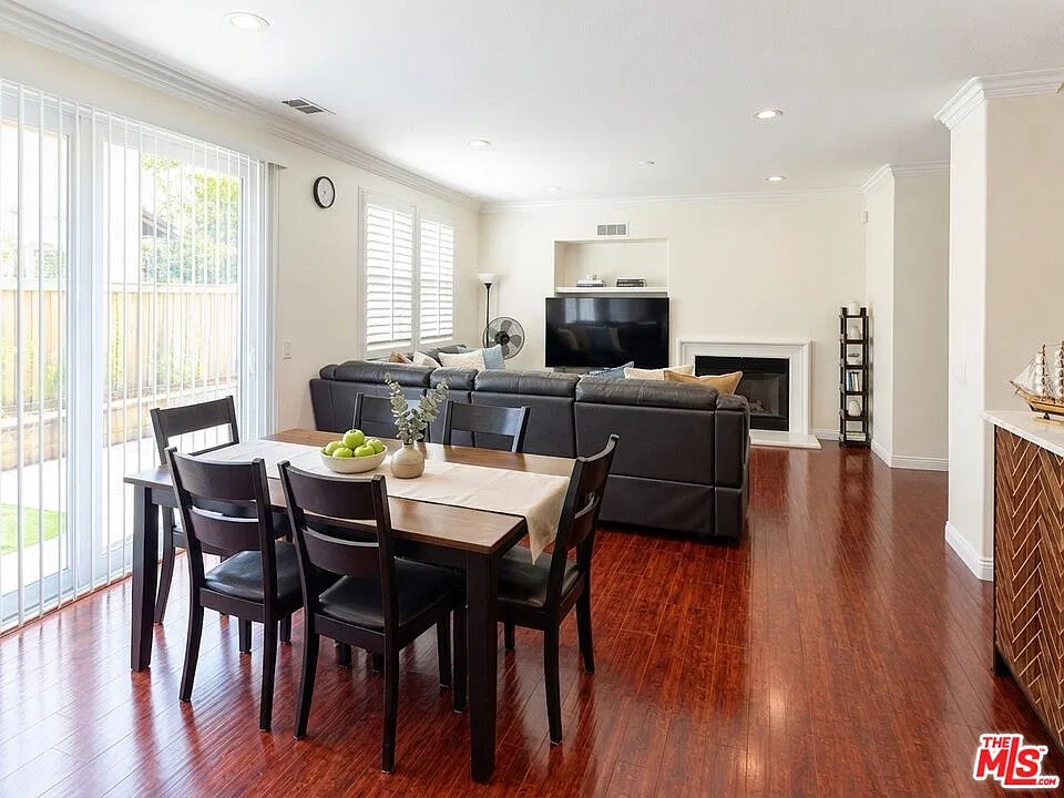 4 bed, 3.5 bath, 2271 sqft, $4,500 — Photo 2