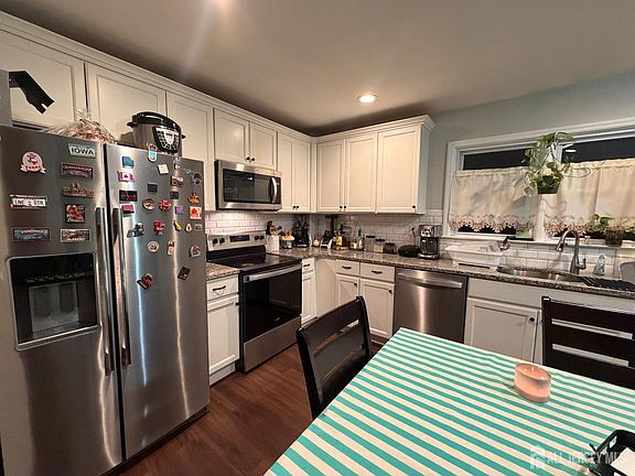 2nd image of 25 Simpson St