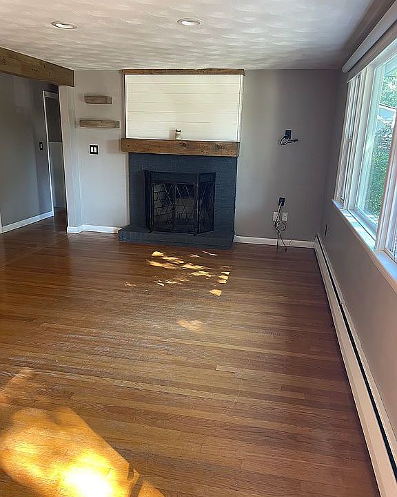 2nd image of 28 Everett St