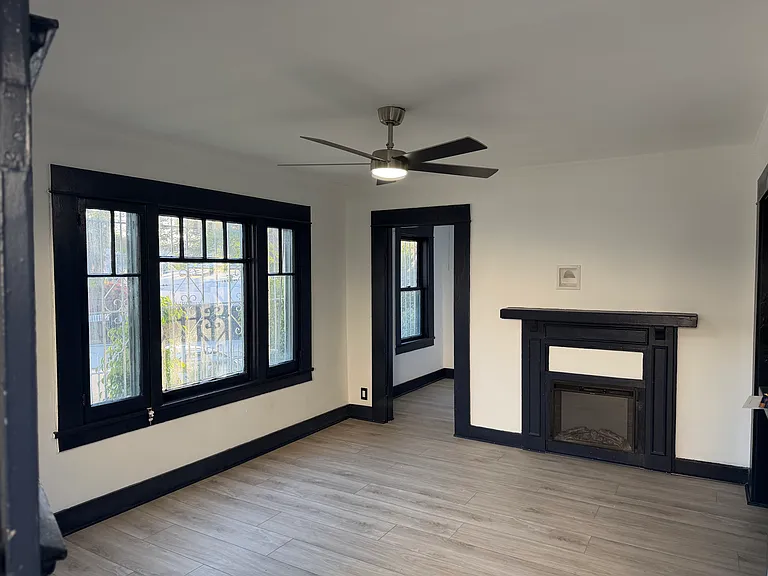 2111 Aaron St #2113-1/2 — Photo 5