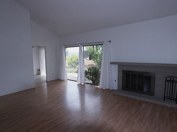 4th image of 157 Conifer Cir