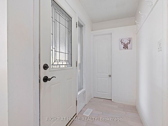 3rd image of 1147 Saturnia Cres
