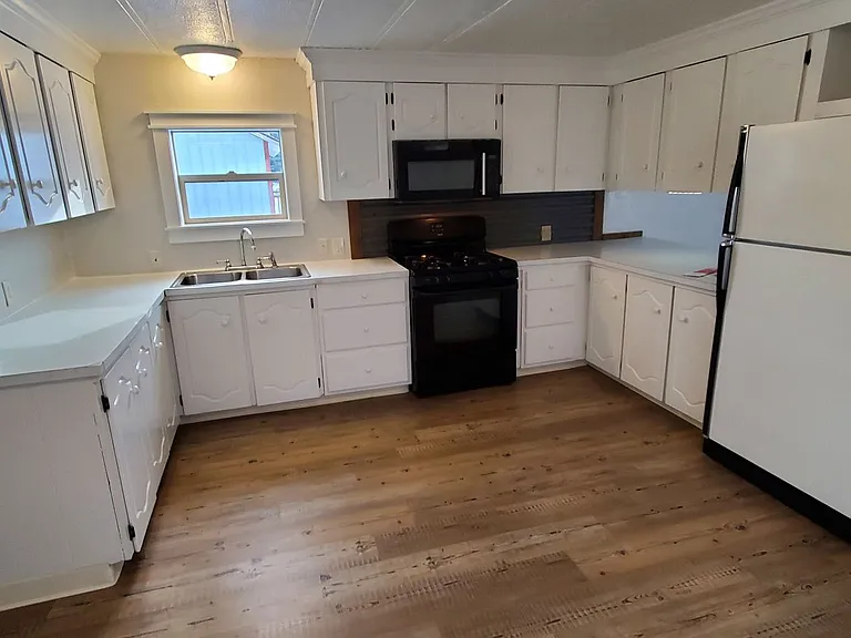 315 S 1st St — Photo 16
