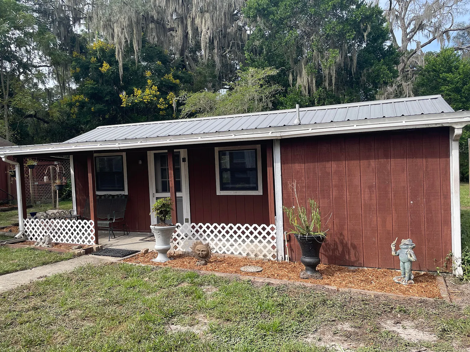 Cozy Private Studio Cottage Utilities & Internet Included — Photo 2