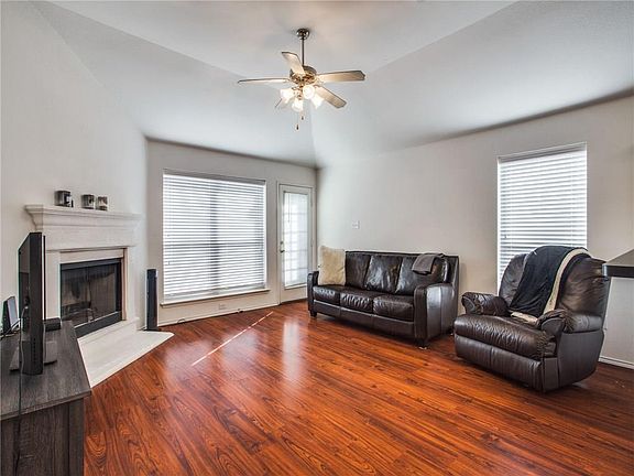 3rd image of 104 Flyaway Ln