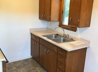519 Glenwood Dr APT 1, Waukesha, WI 53186