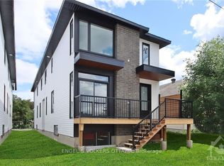 1377 B Maxime St #A, Ottawa, ON K1B 3L2
