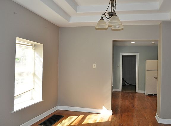 3rd image of 633 Woodlawn Ave