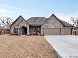 205 Phillips St, Skiatook, OK 74070