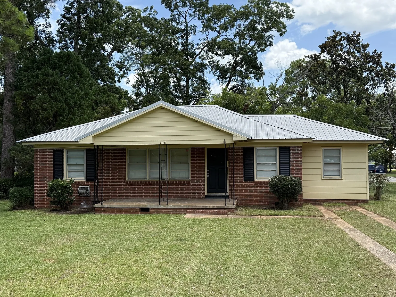 3 bed, 1338 sqft, $1,000 — Photo 1