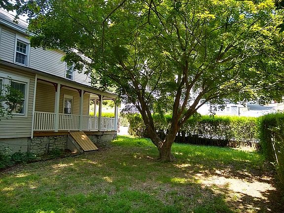 3rd image of 131 Mountain Ave