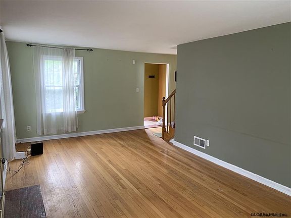 5th image of 139 Winthrop Ave