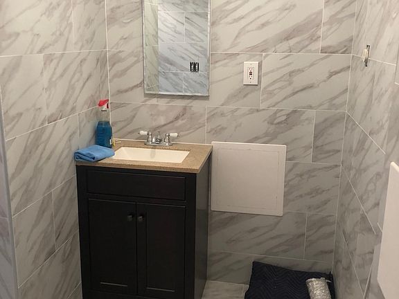 4th image of 118 Staunton St #1